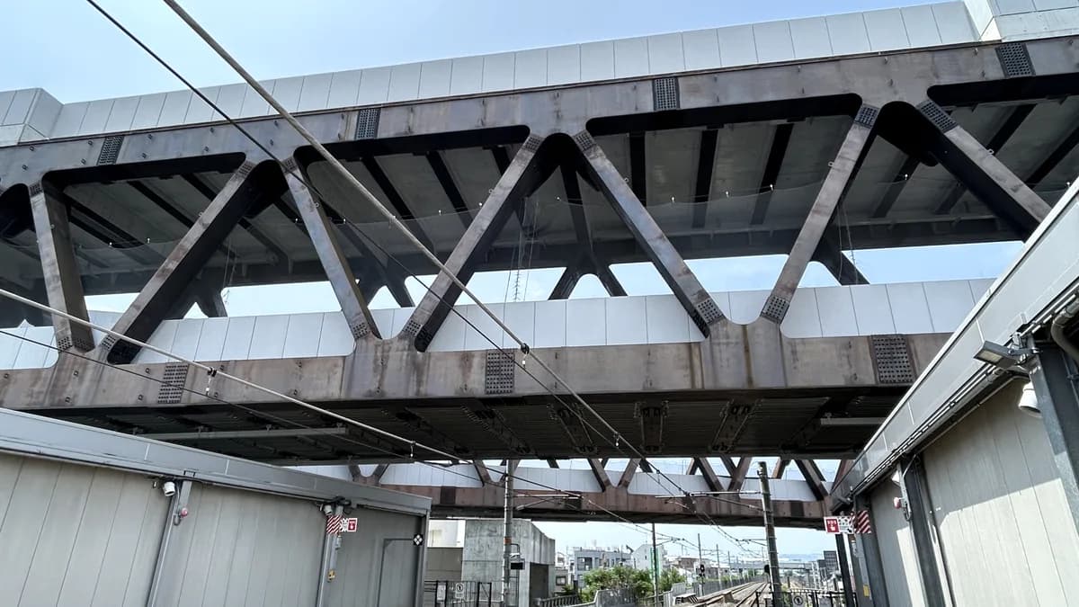 2階建てのトラス橋