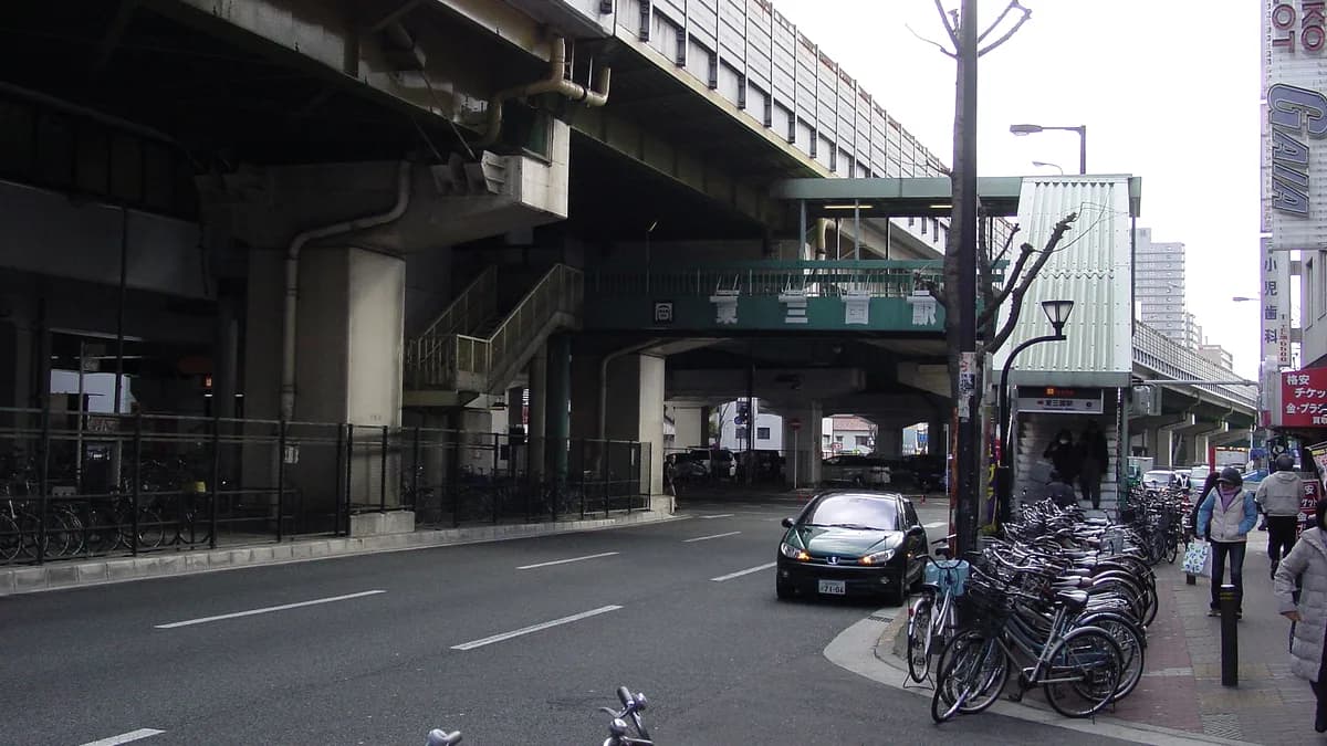 File:Higashi-Mikuni Station.JPG