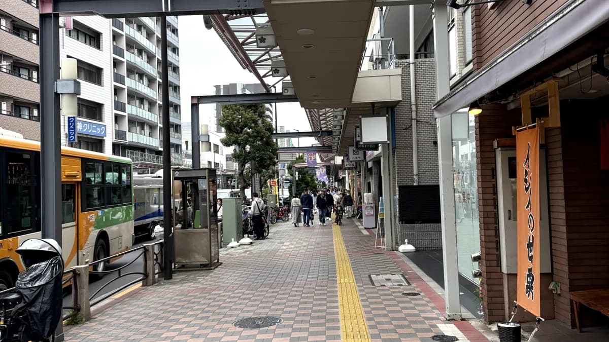 曇り空　亀戸の街並み　亀戸十三間通り