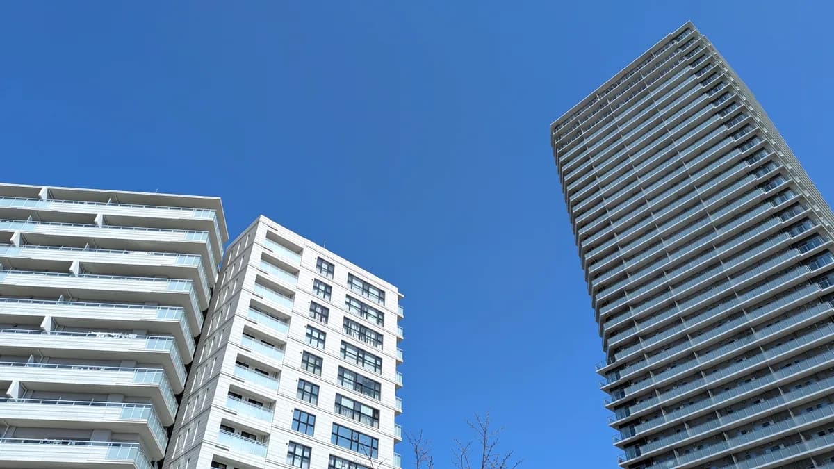 マンション　街並み　青空　11