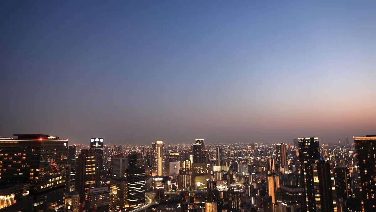 梅田スカイビルから望む大阪市街の夜景