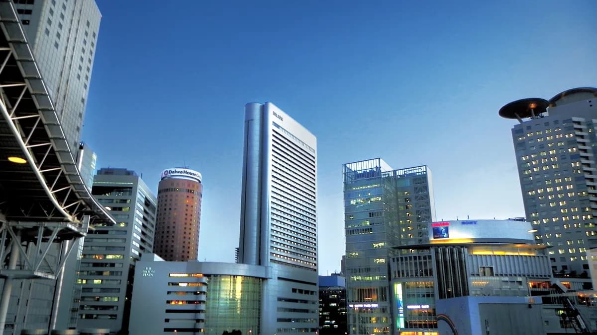 大阪駅前の風景