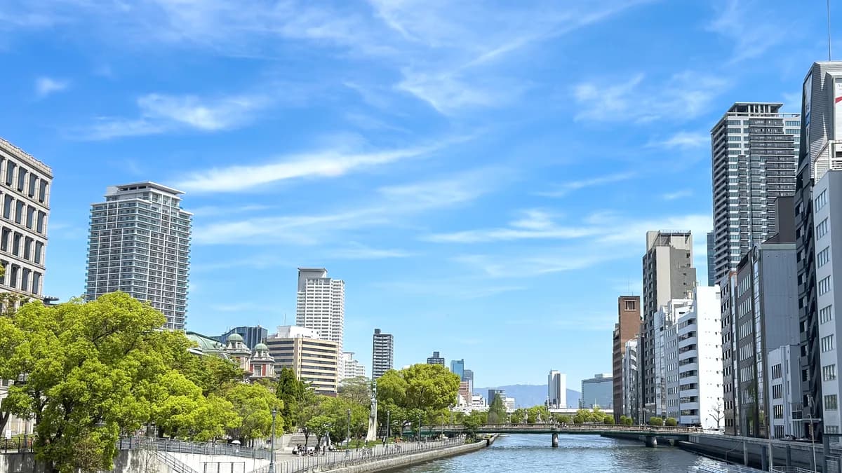 大阪の都市風景と川の景色