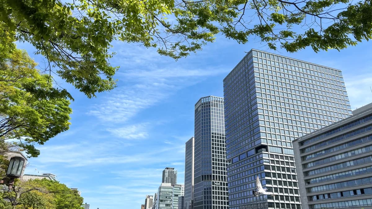 大阪中之島の高層ビル群の都会の風景　