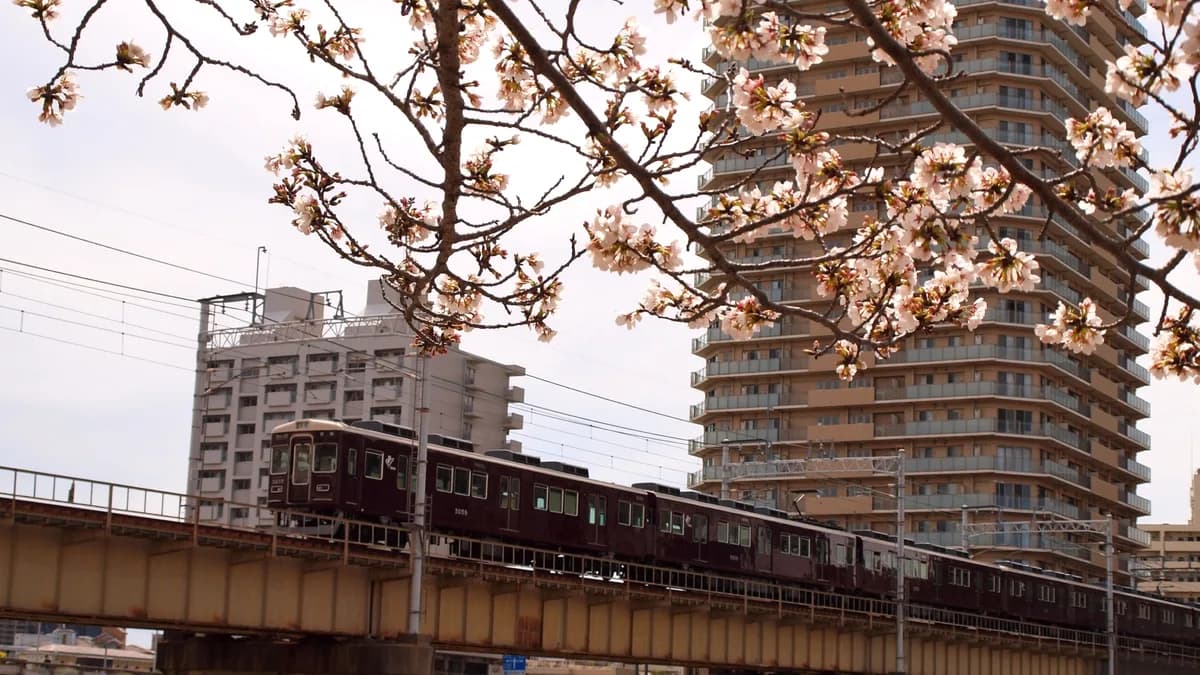 武庫川を渡る電車