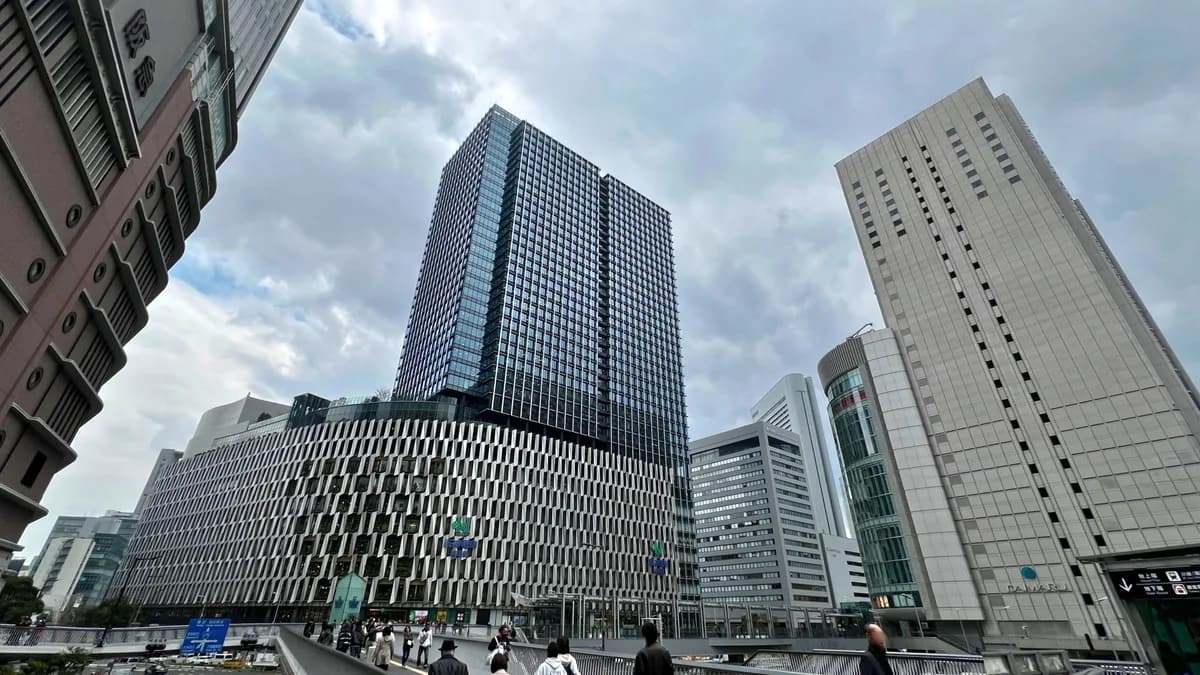 JR大阪駅前