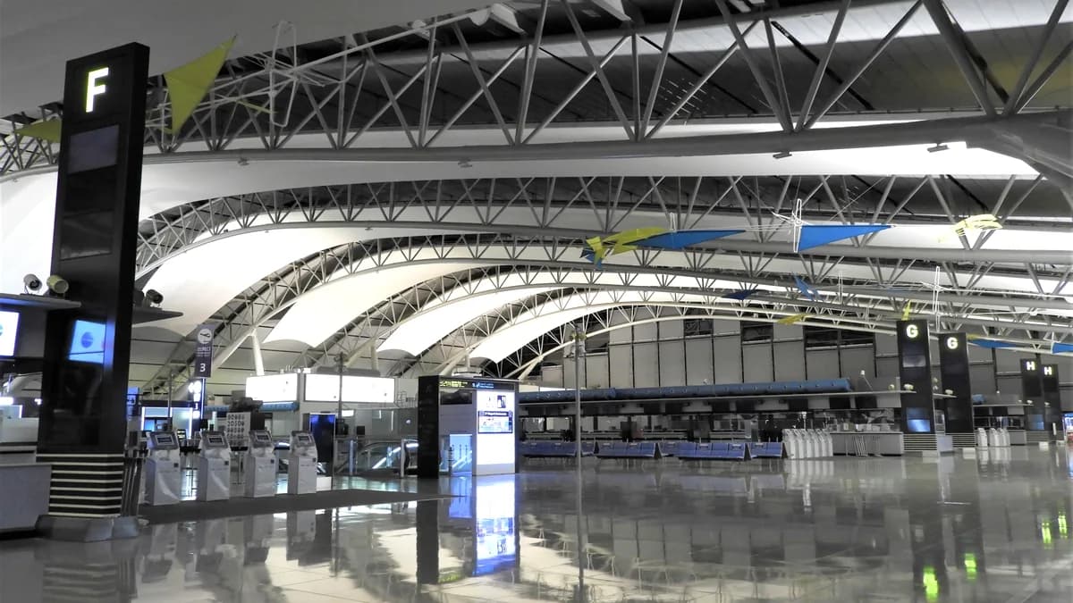 閑散とした関西国際空港