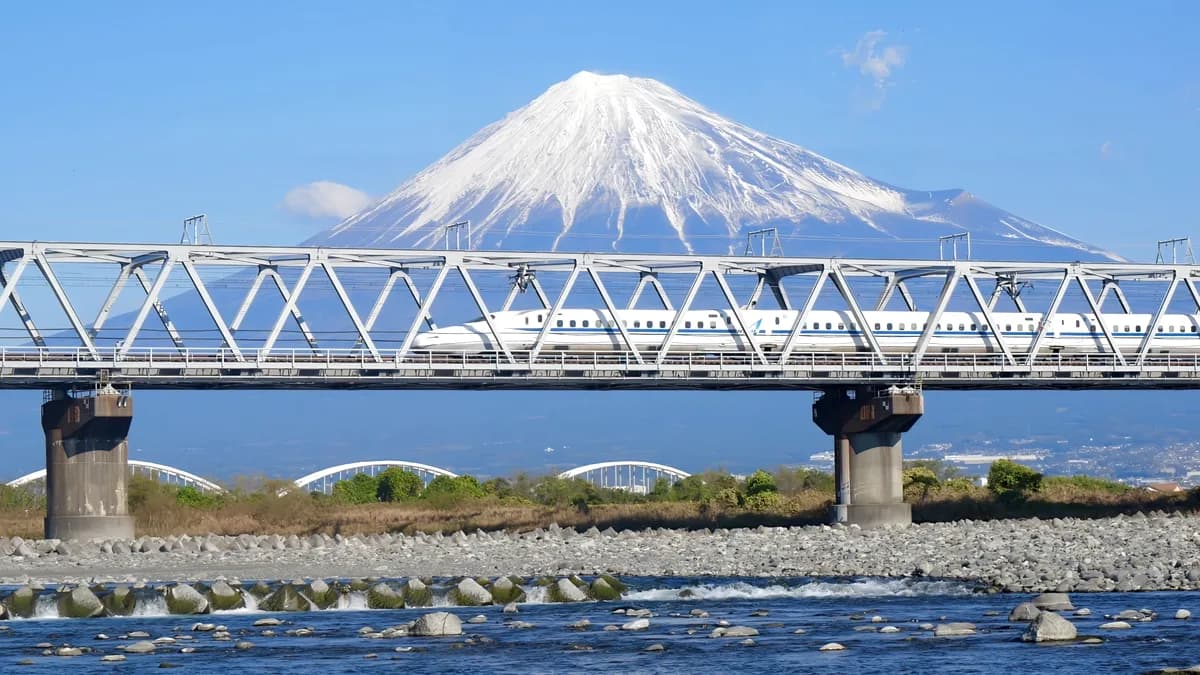 富士山と東海道新幹線　富士川橋梁