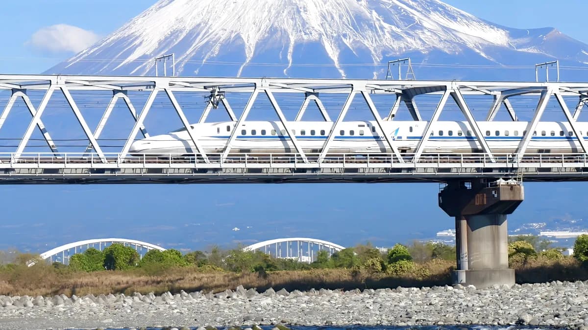 富士川橋梁を渡る　東海道新幹線