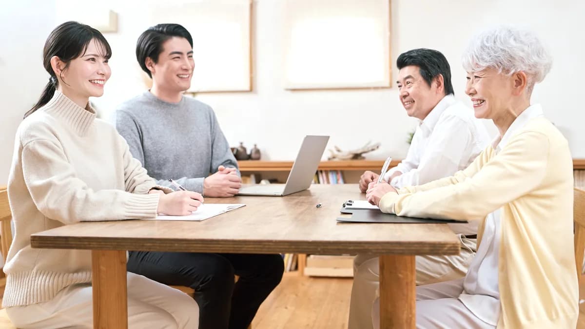 将来について話し合う家族