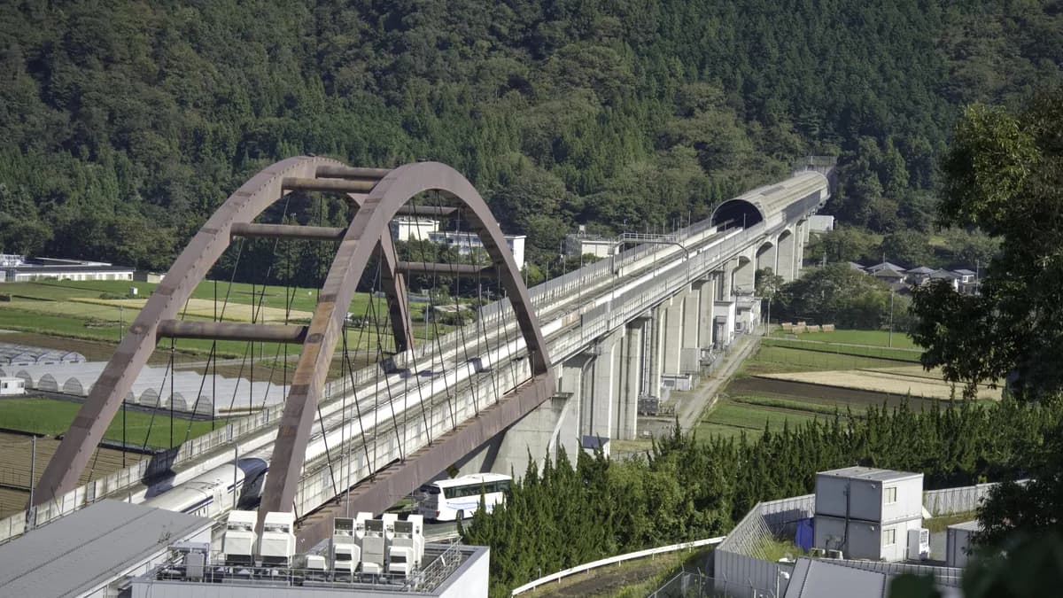 リニア新幹線が走る鉄橋
